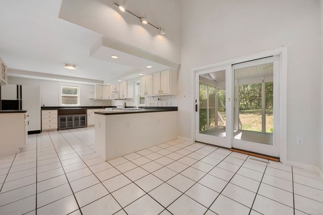 15 Blue Ridge Lane, North Haven, CT 06473