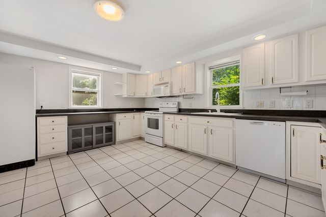 15 Blue Ridge Lane, North Haven, CT 06473