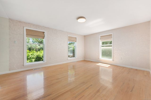 15 Blue Ridge Lane, North Haven, CT 06473