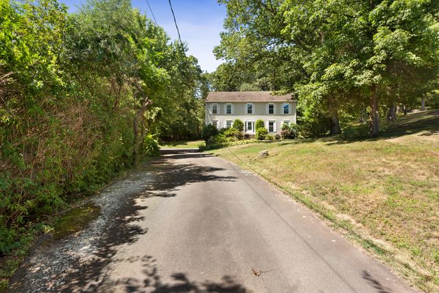 15 Blue Ridge Lane, North Haven, CT 06473