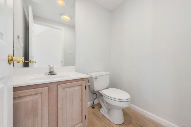 15 Blue Ridge Lane, North Haven, CT 06473
