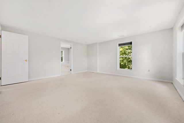 15 Blue Ridge Lane, North Haven, CT 06473