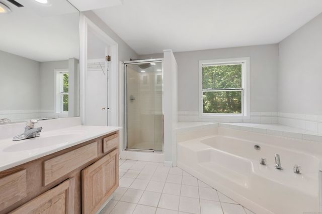 15 Blue Ridge Lane, North Haven, CT 06473