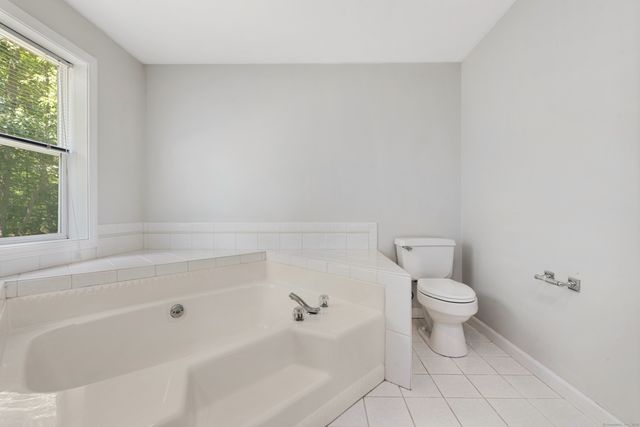 15 Blue Ridge Lane, North Haven, CT 06473