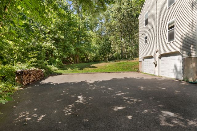 15 Blue Ridge Lane, North Haven, CT 06473