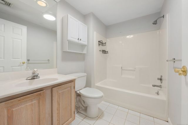 15 Blue Ridge Lane, North Haven, CT 06473