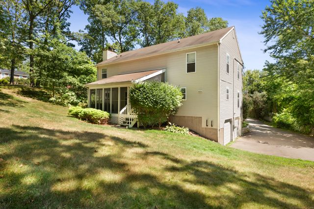 15 Blue Ridge Lane, North Haven, CT 06473