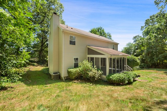 15 Blue Ridge Lane, North Haven, CT 06473
