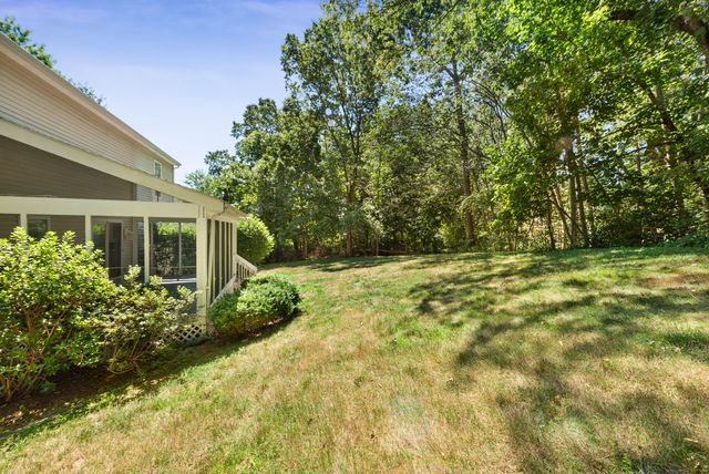 15 Blue Ridge Lane, North Haven, CT 06473