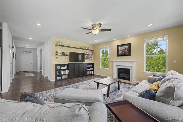 24256 Oak Ridge Boulevard, South Lyon, MI 48178
