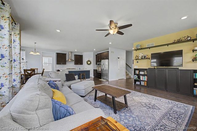 24256 Oak Ridge Boulevard, South Lyon, MI 48178