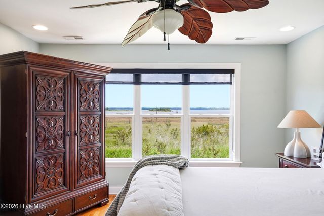 233 River Gate Lane, Wilmington, NC 28412