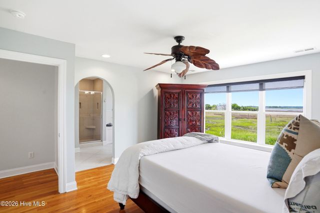 233 River Gate Lane, Wilmington, NC 28412
