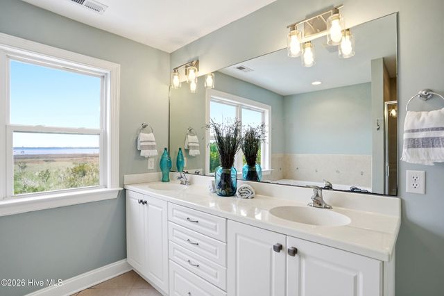 233 River Gate Lane, Wilmington, NC 28412