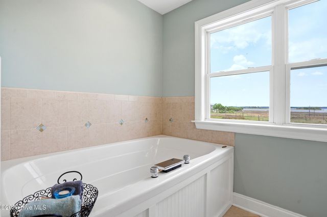 233 River Gate Lane, Wilmington, NC 28412