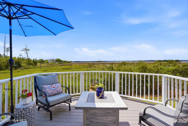 233 River Gate Lane, Wilmington, NC 28412