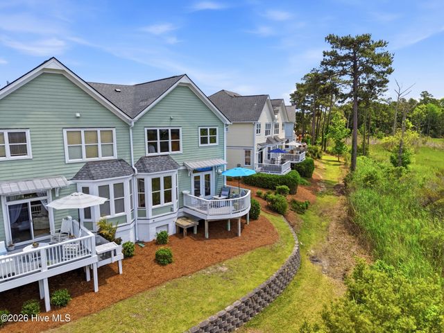 233 River Gate Lane, Wilmington, NC 28412
