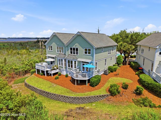 233 River Gate Lane, Wilmington, NC 28412