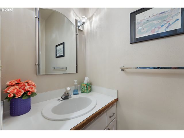 639 1ST St, Lake Oswego, OR 97034