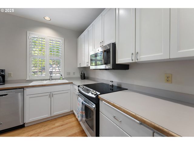 639 1ST St, Lake Oswego, OR 97034