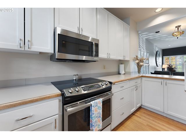 639 1ST St, Lake Oswego, OR 97034