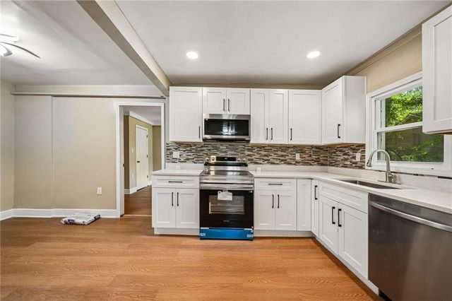 967 Lake Drive, Snellville, GA 30039
