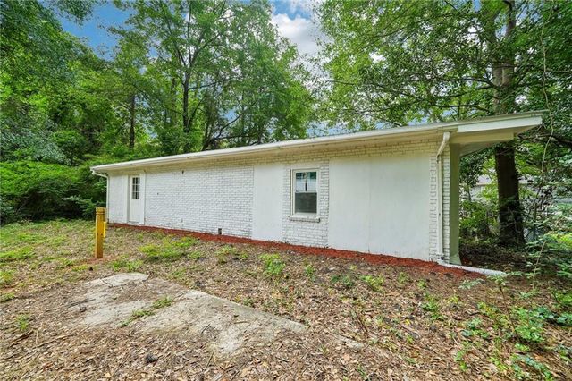 967 Lake Drive, Snellville, GA 30039