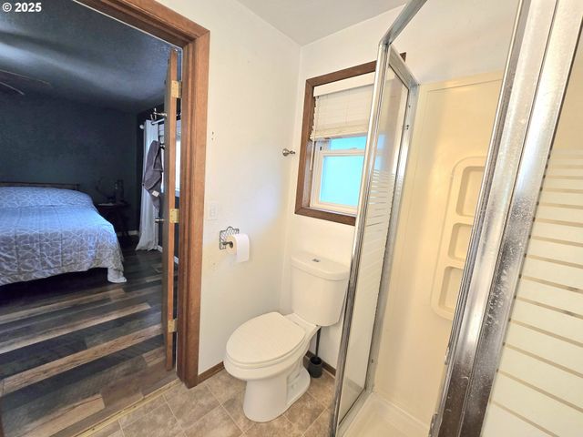 1880 FAIRHILL Dr, Roseburg, OR 97471