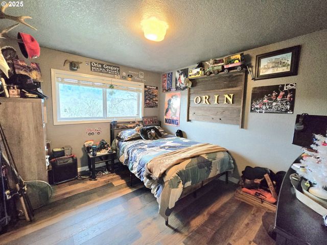 1880 FAIRHILL Dr, Roseburg, OR 97471