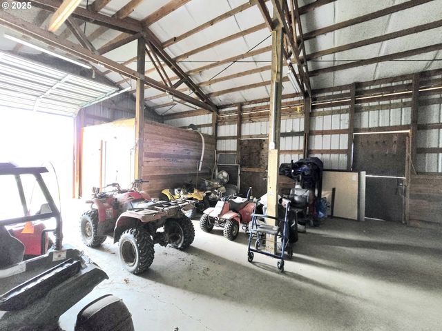 1880 FAIRHILL Dr, Roseburg, OR 97471