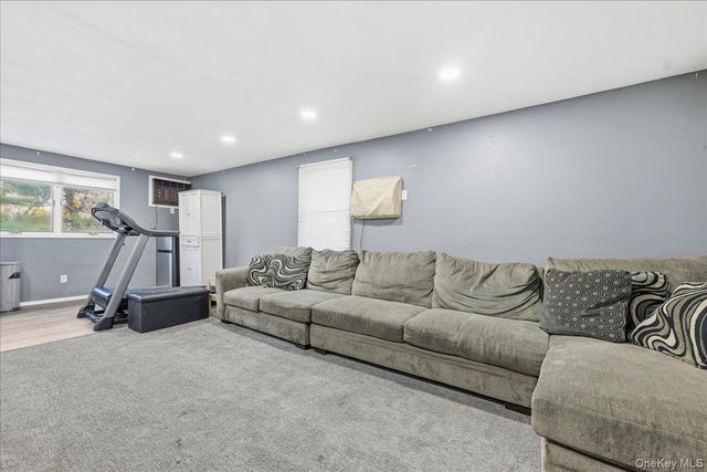 120 Bruce Terrace, Mineola, NY 11501