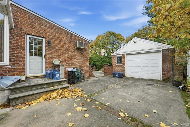 120 Bruce Terrace, Mineola, NY 11501