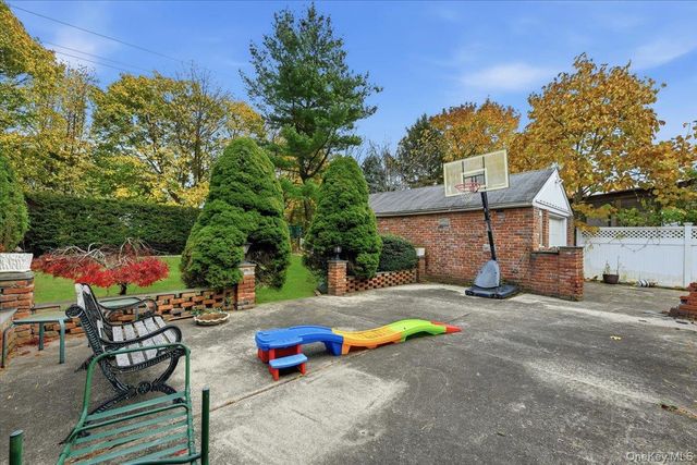 120 Bruce Terrace, Mineola, NY 11501