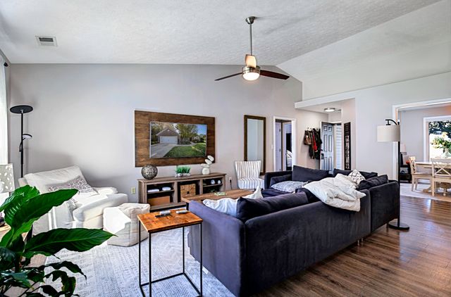 307 Lynnwood Drive, Versailles, KY 40383