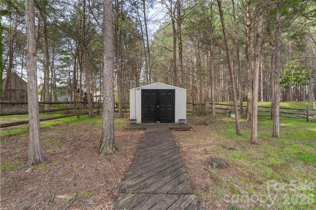 12028 Regent Ridge Lane, Charlotte, NC 28278