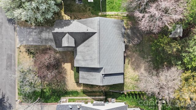 12028 Regent Ridge Lane, Charlotte, NC 28278