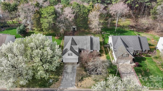 12028 Regent Ridge Lane, Charlotte, NC 28278