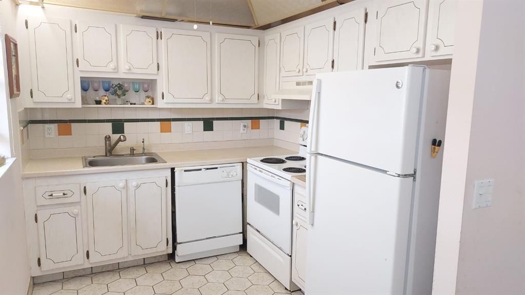 Image 3 of property listing at 280 Saxony F 280, Delray Beach, FL 33446