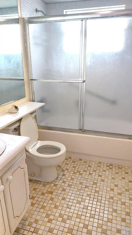 Image 8 of property listing at 280 Saxony F 280, Delray Beach, FL 33446