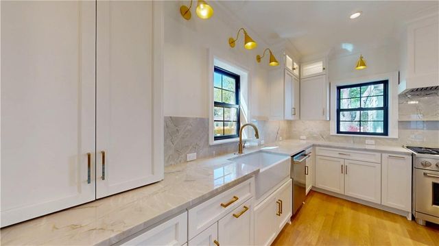 5325 W 72ND Street, Prairie Village, KS 66208