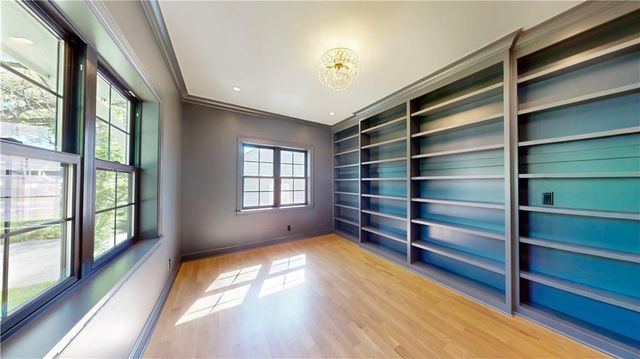 5325 W 72ND Street, Prairie Village, KS 66208