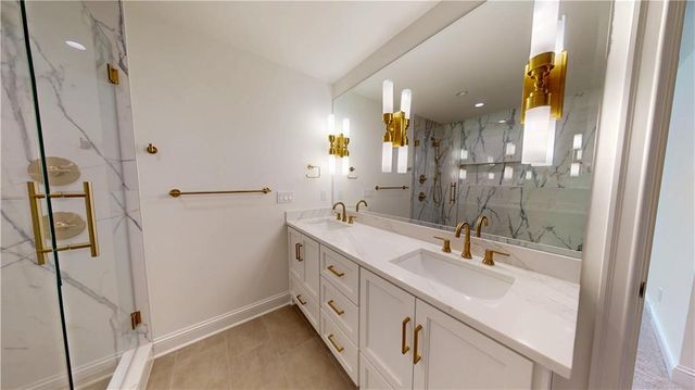 5325 W 72ND Street, Prairie Village, KS 66208