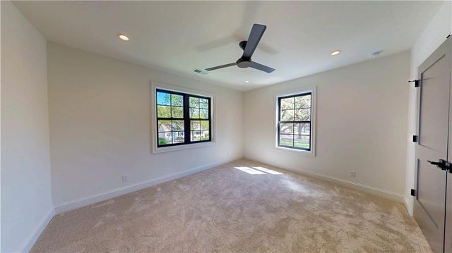 5325 W 72ND Street, Prairie Village, KS 66208