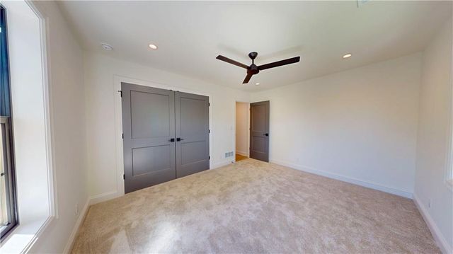 5325 W 72ND Street, Prairie Village, KS 66208