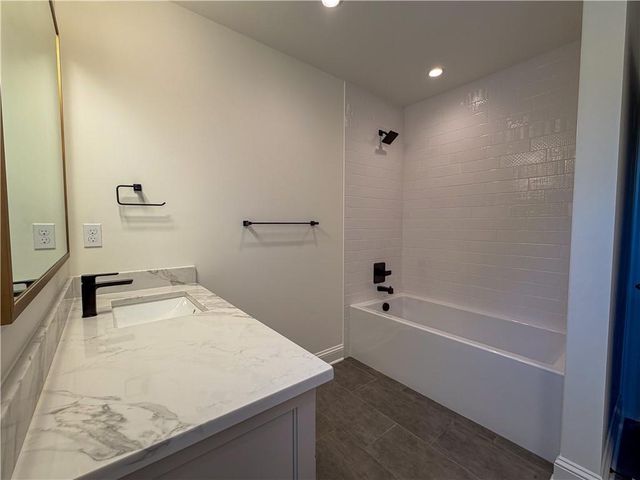 5325 W 72ND Street, Prairie Village, KS 66208