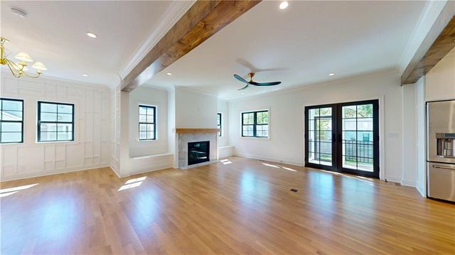 5325 W 72ND Street, Prairie Village, KS 66208