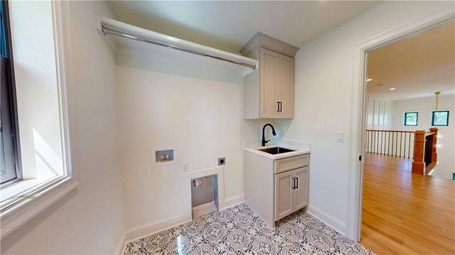 5325 W 72ND Street, Prairie Village, KS 66208