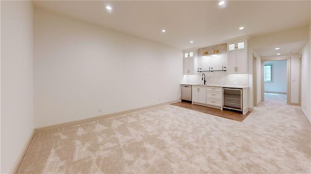 5325 W 72ND Street, Prairie Village, KS 66208