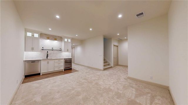 5325 W 72ND Street, Prairie Village, KS 66208