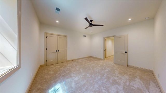 5325 W 72ND Street, Prairie Village, KS 66208